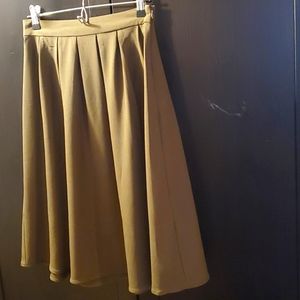 High-waisted olive green midi skirt